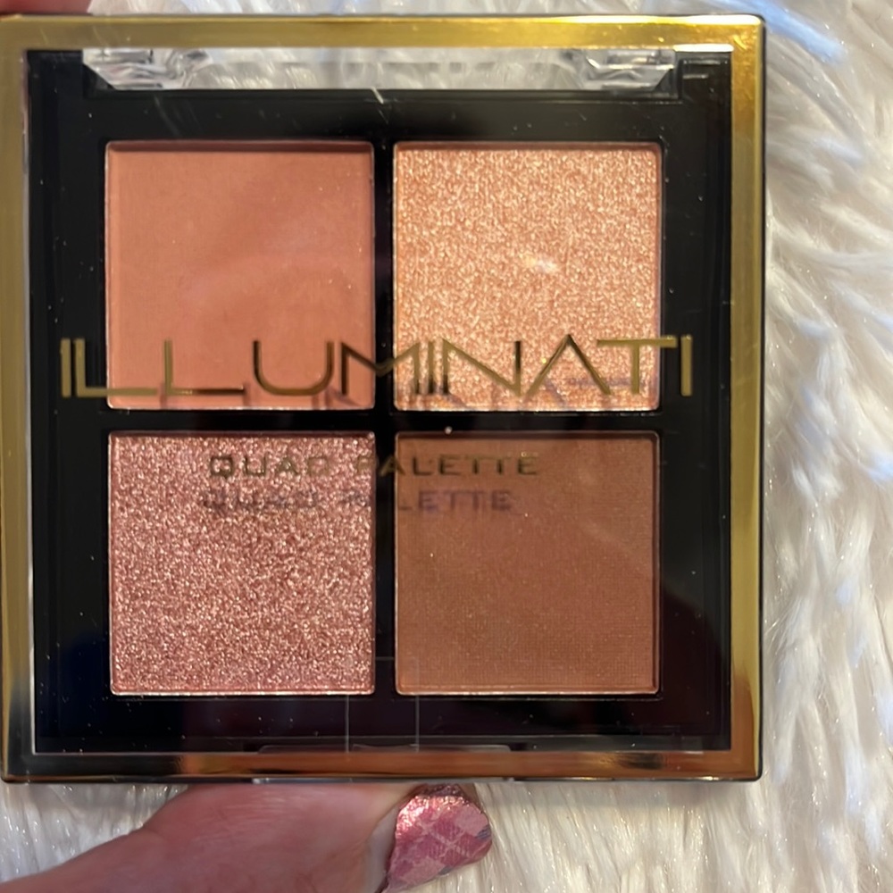 Secret society quad pallette in beautiful rose tones ! NIB